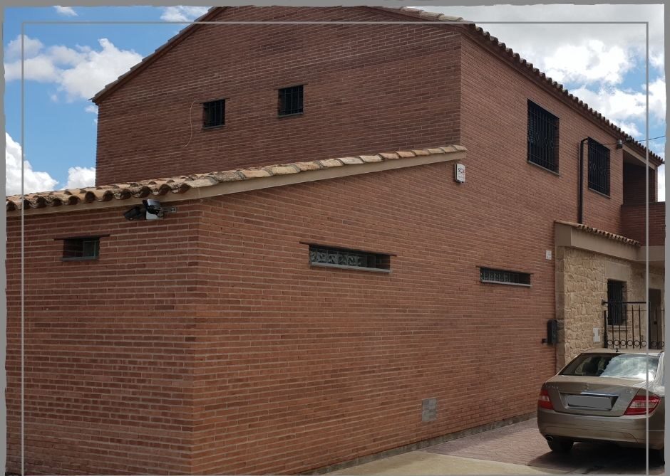 TORRE LADRILLO CARA VISTA - Juan Carlos Flores